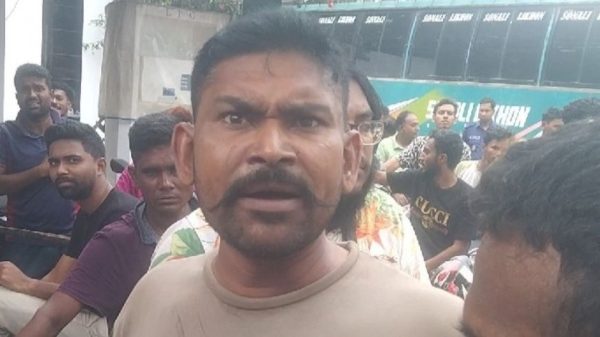 ঝিনাইদহের কালীগঞ্জে তেল নেওয়া নিয়ে বিরোধের জেরে সাংবাদিককে মারধর ও হত্যার হুমকি। ঘটনায় থানায় লিখিত অভিযোগ, তদন্তে নেমেছে পুলিশ।