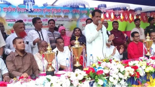 খুলনার দিঘলিয়ায় প্রাথমিক বিদ্যালয় গোল্ডকাপ ফুটবল টুর্নামেন্ট ২০২৬-এর ফাইনাল উৎসবমুখর পরিবেশে অনুষ্ঠিত হয়েছে। বালক-বালিকা বিভাগে চ্যাম্পিয়ন নির্ধারণ।