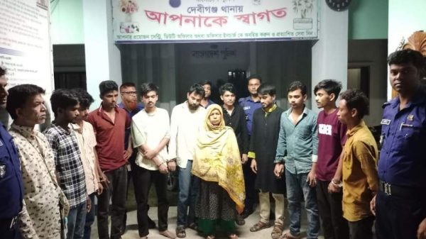 দেবীগঞ্জে পুলিশের মাদকবিরোধী অভিযানে আটক ব্যক্তিরা