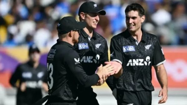 বাংলাদেশ সফরের আগে নিউজিল্যান্ড দলে বড় পরিবর্তন। ইনজুরিতে ছিটকে ক্লার্ক, দলে লিস্টার। সিয়ার্স খেলবেন না ওয়ানডে সিরিজে।