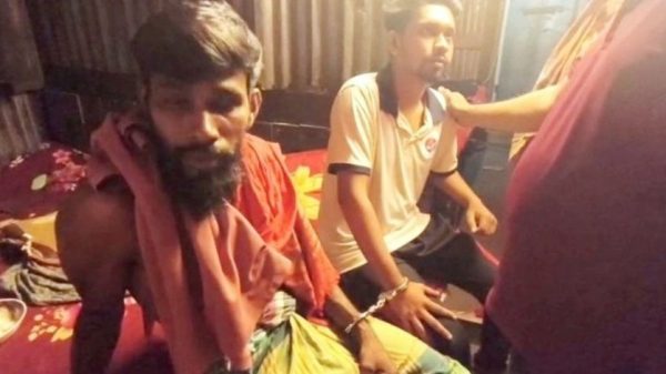 পিরোজপুরে ভাড়া বাসায় অভিযান চালিয়ে ৮টি গাঁজার গাছ উদ্ধার, মাদক সেবনের সময় দুইজনকে গ্রেপ্তার করেছে পুলিশ।