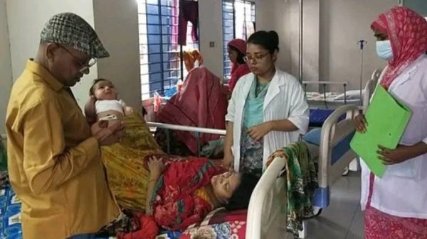 পিরোজপুরে জন্মগত প্রতিবন্ধী নবজাতককে নিতে অস্বীকৃতি পিতার। মায়ের ভালোবাসায় মানবিক দৃষ্টান্ত, চিকিৎসা খরচ মওকুফ।