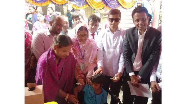 হাম-রুবেলা টিকাদান ক্যাম্পেইন উদ্বোধন করছেন প্রতিমন্ত্রী ফরহাদ হোসেন আজাদ