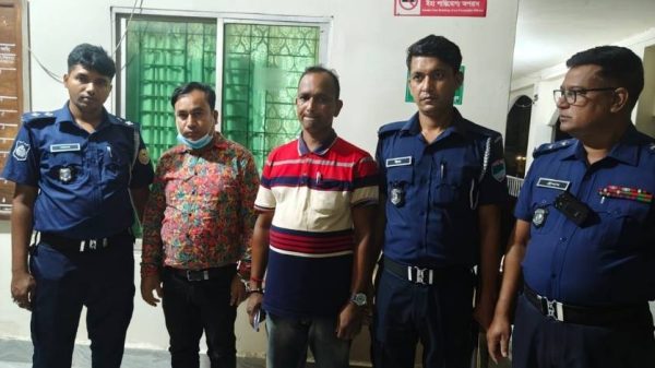 জিয়ানগরে ভ্রাম্যমাণ আদালতের অভিযানে ভুয়া চিকিৎসক গ্রেফতারের দৃশ্য