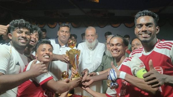 মুন্সীগঞ্জের টঙ্গীবাড়িতে চাইনিজ বার ফুটবল টুর্নামেন্টে চ্যাম্পিয়ন কামারখাড়া ফুটবল একাডেমি। জমজমাট ফাইনালে জয়।