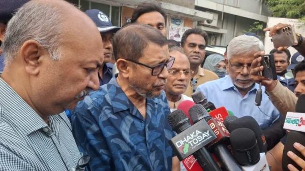 মুন্সীগঞ্জ জেনারেল হাসপাতালে অনিয়ম, অনুপস্থিতি ও ভুল তথ্য ছড়ানোর অভিযোগে সিভিল সার্জনসহ তিনজনকে প্রত্যাহার করেছেন স্বাস্থ্য মন্ত্রী।