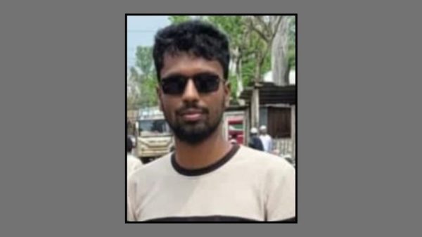 পঞ্চগড়ের দেবীগঞ্জে সামাজিক যোগাযোগমাধ্যমে আপত্তিকর পোস্ট দেওয়ার অভিযোগে এক যুবককে গ্রেফতার করেছে পুলিশ। ঘটনায় এলাকায় উত্তেজনা সৃষ্টি হয়।