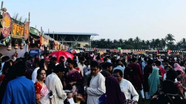 সাতক্ষীরার বৈশাখী উদ্যোক্তা মেলায় দর্শনার্থীদের ভিড় ও রঙিন স্টল