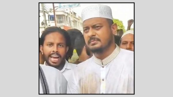 ঝিনাইদহে নাসিরউদ্দিন পাটোয়ারীর ওপর হামলার পর আহতদের অবস্থান