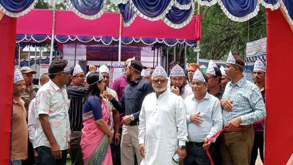 কাহারোলে ক্লাইমেট স্মার্ট কৃষি প্রযুক্তি মেলা ২০২৬ উদ্বোধন করছেন এমপি মনজুরুল ইসলাম