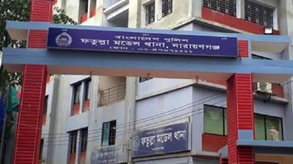 ফতুল্লায় পুলিশের ওপর হামলার পর ঘটনাস্থলে উত্তেজনাপূর্ণ পরিস্থিতি