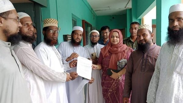 কালীগঞ্জে সরকারি বেতন-ভাতার দাবিতে মসজিদভিত্তিক শিক্ষকদের স্মারকলিপি প্রদান