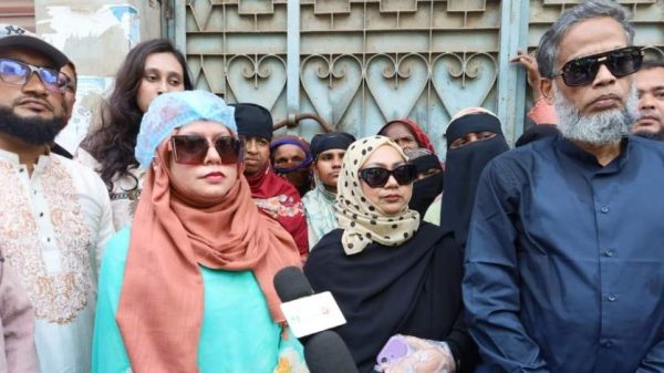 মিরকাদিম পৌরসভায় গৃহস্থালি বর্জ্য ব্যবস্থাপনা কার্যক্রমের উদ্বোধনী অনুষ্ঠানে অতিথিবৃন্দ