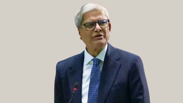ফারাক্কা বাঁধ নিয়ে বক্তব্য দিচ্ছেন মির্জা ফখরুল ইসলাম আলমগীর