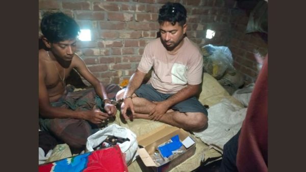 কালীগঞ্জে পুলিশের অভিযানে উদ্ধারকৃত ইয়াবা ও কোরেক্সসহ আটক দুই মাদক ব্যবসায়ী
