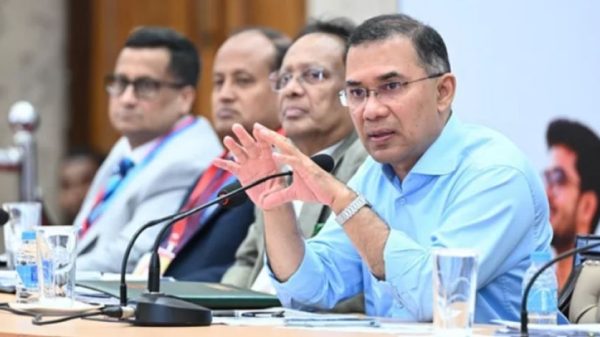 ‘তারুণ্য, স্টার্টআপ ও সম্ভাবনাময় বাংলাদেশ’ অনুষ্ঠানে তরুণ উদ্যোক্তাদের সঙ্গে মতবিনিময় ও স্টার্টআপ প্ল্যাটফর্ম উদ্বোধনের দৃশ্য
